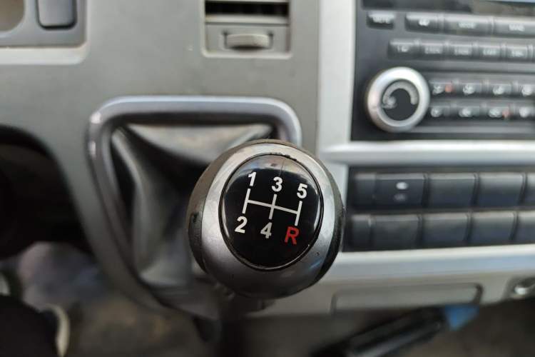 Used Foton Scenic G7 2016 2.0L Commercial Version Short Wheelbase High-Roof 4Q20M Gear Lever