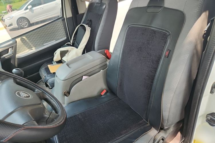 Used Foton Scenic G7 2016 2.0L Commercial & Travel Version Short Wheelbase High Roof – 4Q20M Left Front Seat