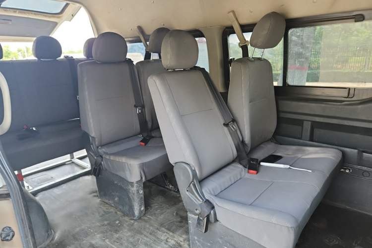 Used Foton Scenic G7 2016 2.0L Commercial & Travel Version Short Wheelbase High Roof – 4Q20M Left Rear Seat