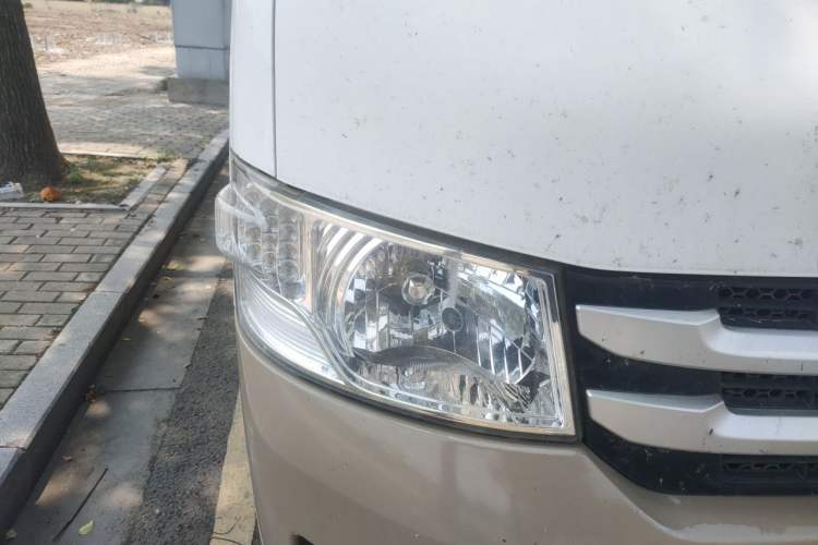 Used Foton Scenic G7 2016 2.0L Commercial Version Long Wheelbase High Roof – 4Q20M Right Front Headlight
