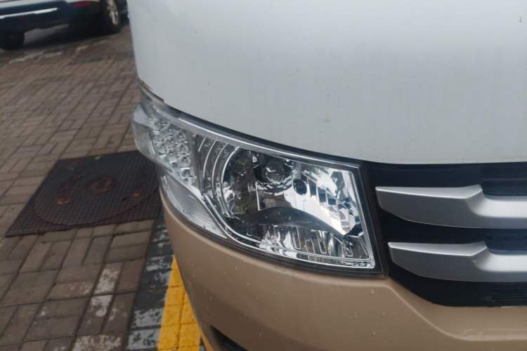 Used Foton Scenic G7 2016 2.0L Commercial Version Short Wheelbase Flat Roof 4Q20M Right Front Headlight