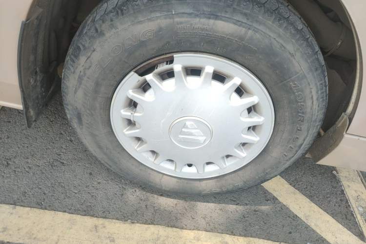 Used Foton Scenic G7 2016 2.0L Commercial Version Long Wheelbase High Roof – 4Q20M Right Front Wheel Hub