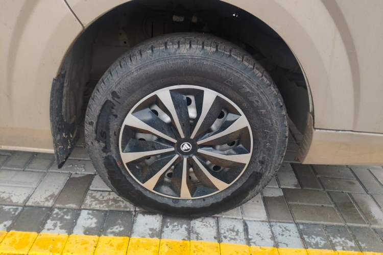 Used Foton Scenic G7 2016 2.0L Commercial Version Short Wheelbase Flat Roof 4Q20M Right Front Wheel Hub