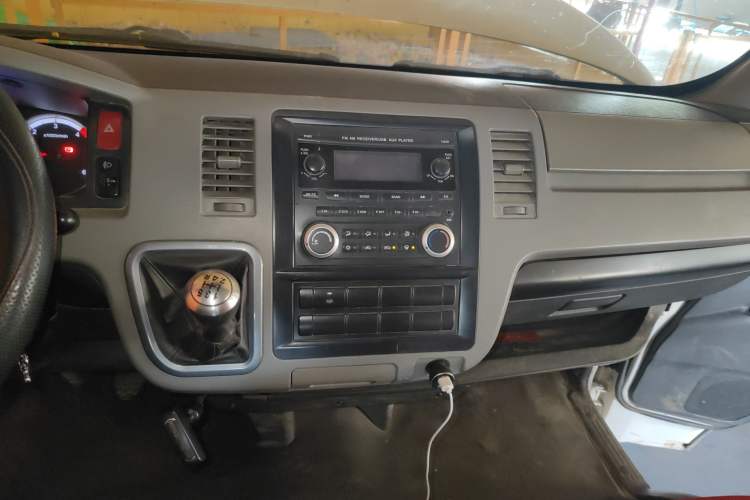 Used Foton Scenic G7 2016 2.8T Commercial & Travel Version Short Wheelbase High Roof – 493ZLQ4 Audio And AC Panel