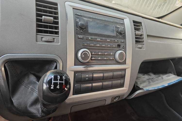Used Foton Scenic G7 2016 2.0L Commercial Edition Long Wheelbase High-Roof 4Q20M Audio And AC Panel