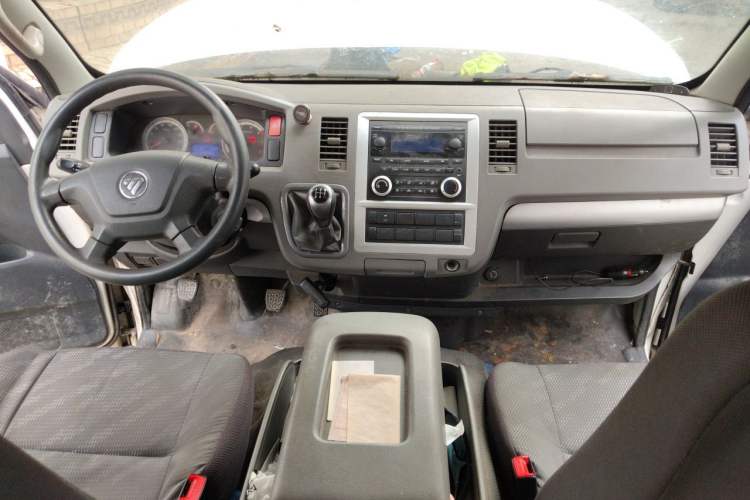 Used Foton Scenic G7 2016 2.0L Commercial Version Short Wheelbase High-Roof 4Q20M Center Console