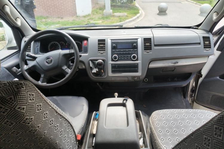 Used Foton Scenic G7 2016 2.0L Commercial Version Long Wheelbase High Roof – 4Q20M Center Console