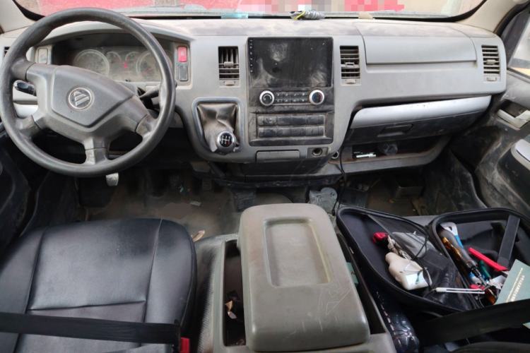 Used Foton Scenic G7 2016 2.0L Commercial Edition Long Wheelbase High-Roof 4Q20M Center Console