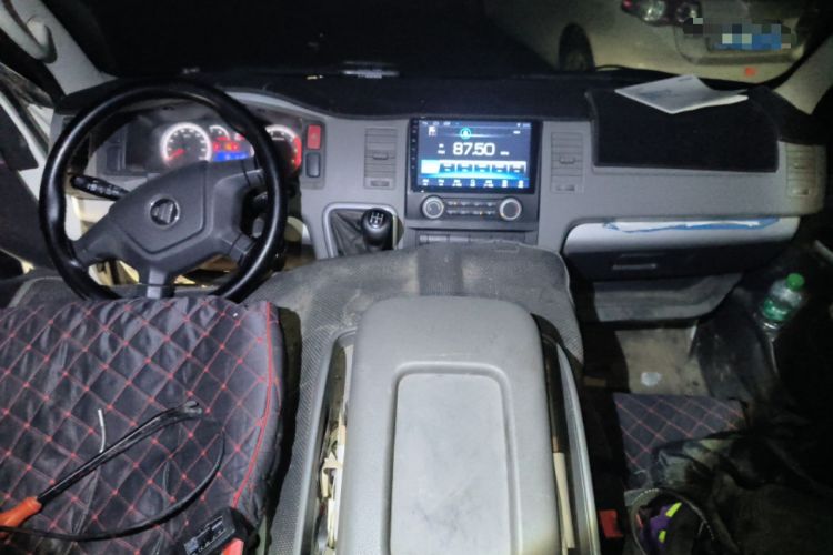 Used Foton Scenic G7 2016 2.0L Commercial Version Long Wheelbase High Roof – 4Q20M Center Console