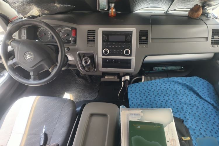 Used Foton Scenic G7 2016 2.0L Commercial Version Short Wheelbase High-Roof 4Q20M Center Console