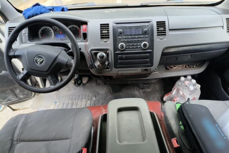 Used Foton Scenic G7 2016 2.0L Commercial Version Short Wheelbase High-Roof 4Q20M Center Console