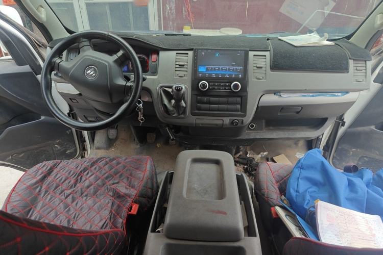 Used Foton Scenic G7 2016 2.0L Commercial Version Long Wheelbase High Roof – 4Q20M Center Console