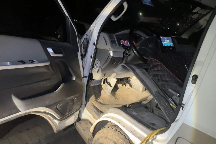 Used Foton Scenic G7 2016 2.0L Commercial Version Long Wheelbase High Roof – 4Q20M Driver Seat