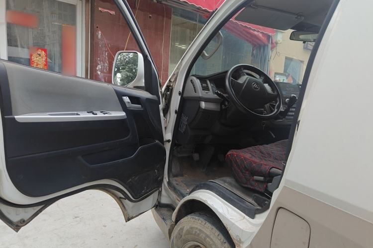 Used Foton Scenic G7 2016 2.0L Commercial Version Long Wheelbase High Roof – 4Q20M Driver Seat
