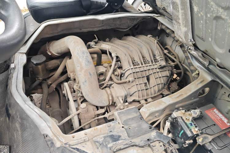 Used Foton Scenic G7 2016 2.0L Commercial Version Long Wheelbase High Roof – 486EQV4 Engine Bay