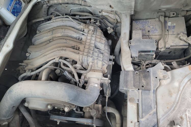 Used Foton Scenic G7 2016 2.0L Commercial Version Long Wheelbase High Roof – 4Q20M Engine Bay