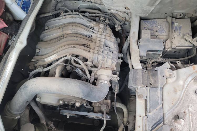 Used Foton Scenic G7 2016 2.0L Commercial Version Long Wheelbase High Roof – 4Q20M Engine Bay Left