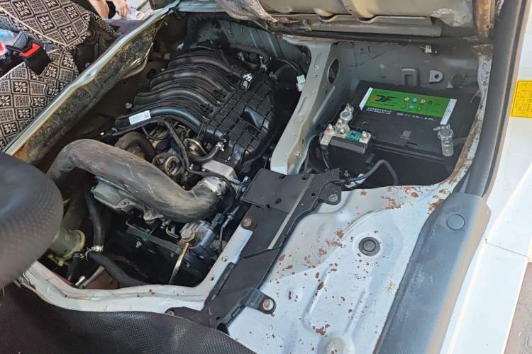 Used Foton Scenic G7 2016 2.0L Commercial Version Long Wheelbase High Roof – 4Q20M Engine Bay Left