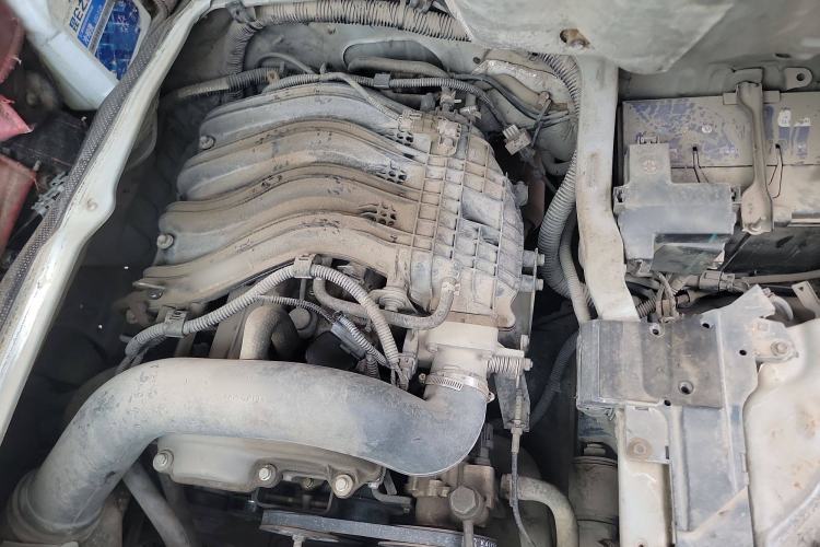 Used Foton Scenic G7 2016 2.0L Commercial Version Long Wheelbase High Roof – 4Q20M Engine Bay Right