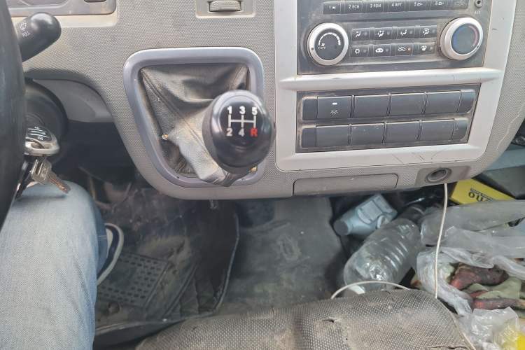 Used Foton Scenic G7 2016 2.0L Commercial Version Long Wheelbase High Roof – 4Q20M Gear Lever