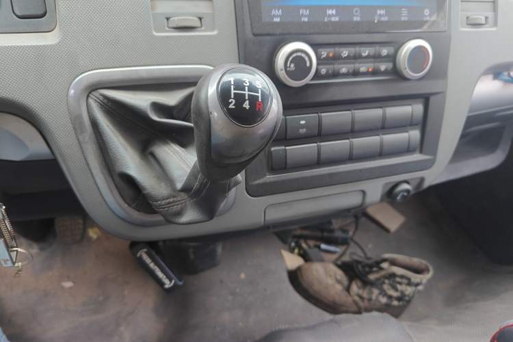 Used Foton Scenic G7 2016 2.0L Commercial Version Long Wheelbase High Roof – 4Q20M Gear Lever