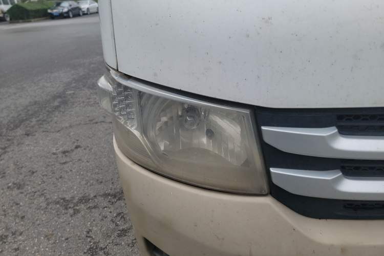 Used Foton Scenic G7 2016 2.0L Commercial Version Long Wheelbase High Roof – 4Q20M Right Front Headlight