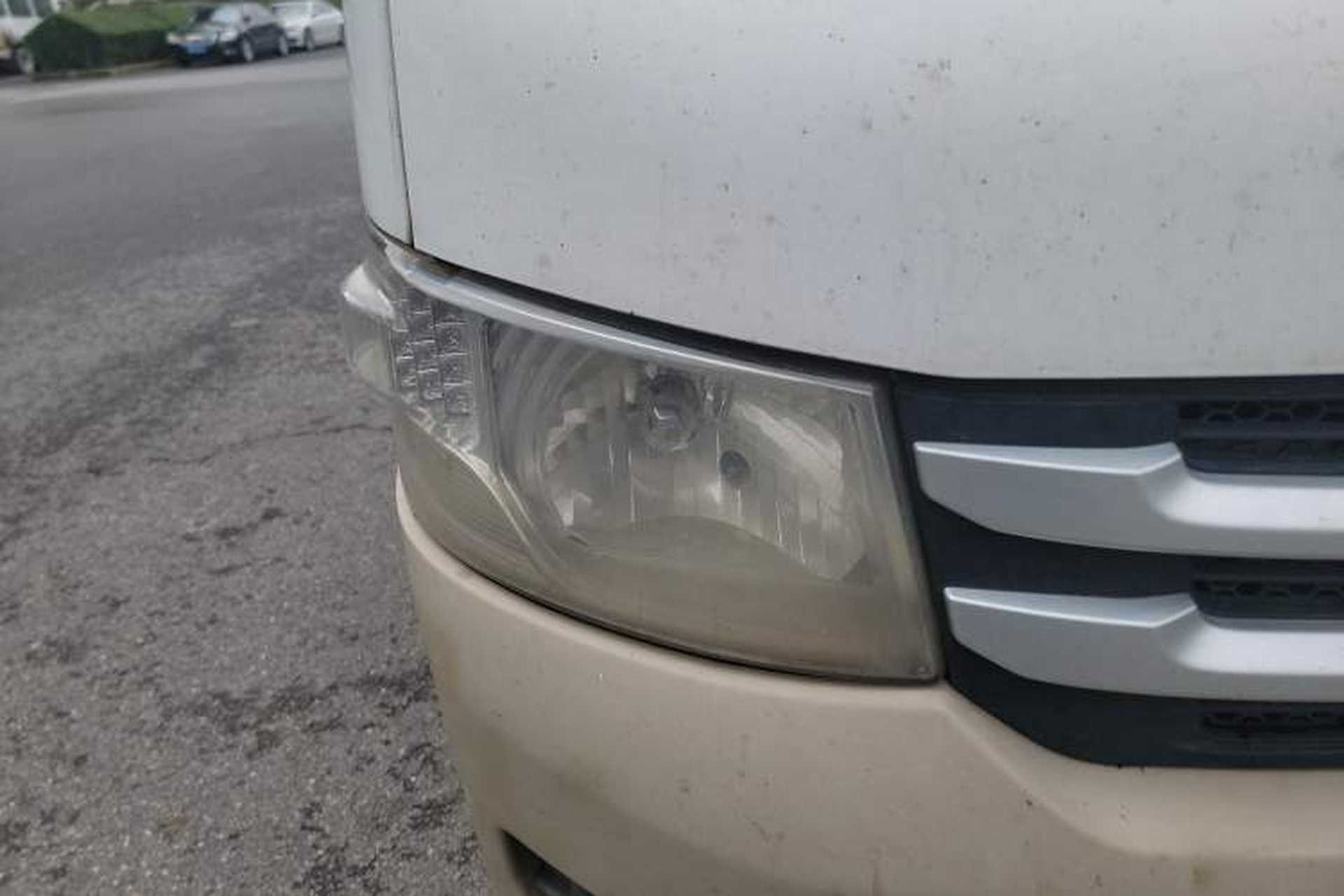 Used Foton Scenic G7 2016 2.0L Commercial Version Long Wheelbase High Roof – 4Q20M Right Front Headlight
