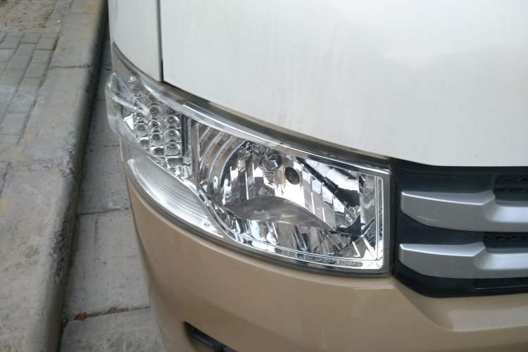 Used Foton Scenic G7 2016 2.0L Commercial Edition Long Wheelbase High-Roof 486EQV4 Right Front Headlight