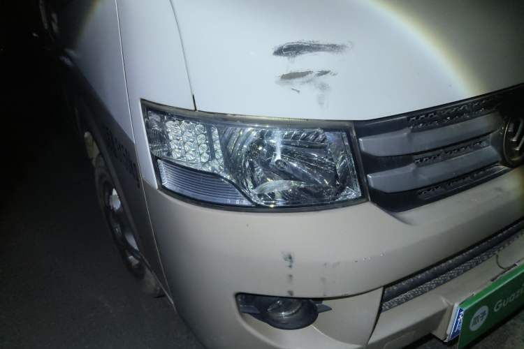 Used Foton Scenic G7 2016 2.0L Commercial Version Long Wheelbase High Roof – 4Q20M Right Front Headlight
