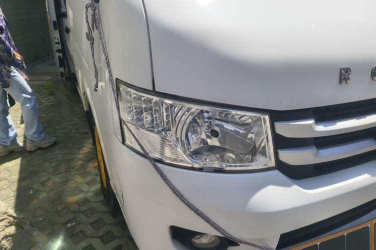 Used Foton Scenic G7 2016 2.0L Commercial Version Short Wheelbase High-Roof 4Q20M Right Front Headlight