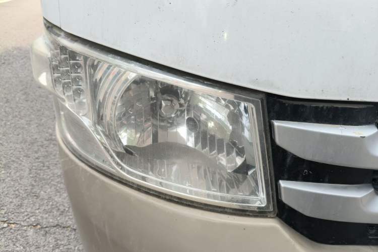 Used Foton Scenic G7 2016 2.0L Commercial Version Short Wheelbase High-Roof 4Q20M Right Front Headlight