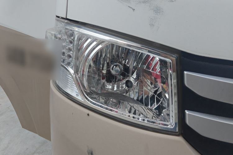 Used Foton Scenic G7 2016 2.0L Commercial Version Long Wheelbase High Roof – 4Q20M Right Front Headlight