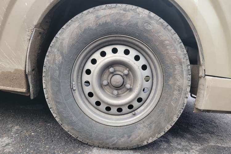 Used Foton Scenic G7 2016 2.0L Commercial Version Long Wheelbase High Roof – 4Q20M Right Front Wheel Hub