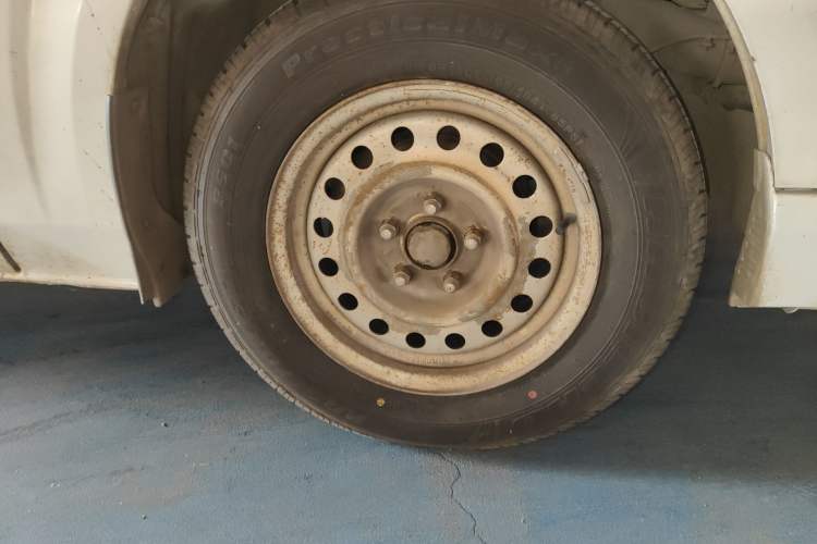 Used Foton Scenic G7 2016 2.8T Commercial & Travel Version Short Wheelbase High Roof – 493ZLQ4 Right Front Wheel Hub
