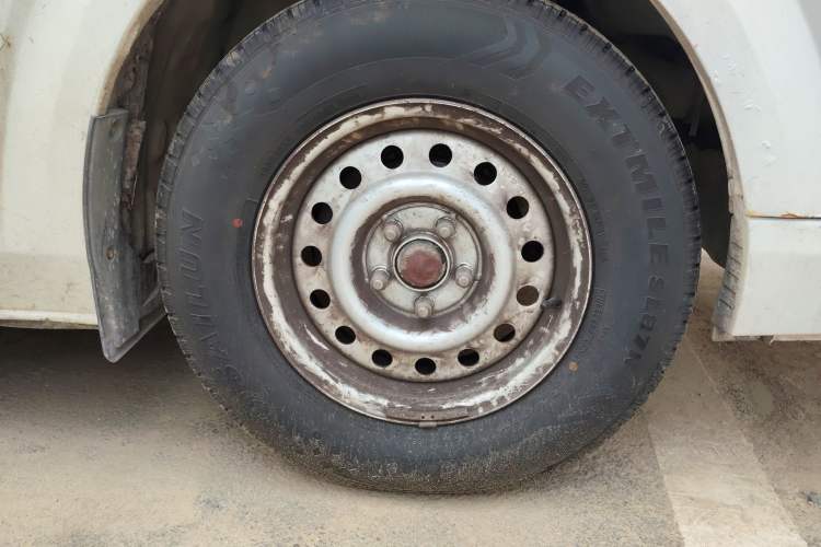 Used Foton Scenic G7 2016 2.0L Commercial Version Long Wheelbase High Roof – 4Q20M Right Front Wheel Hub