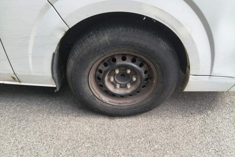 Used Foton Scenic G7 2016 2.0L Commercial Version Long Wheelbase High Roof – 4Q20M Right Front Wheel Hub