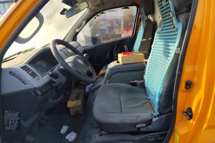 Used Foton Scenic G7 2016 2.0L Commercial Version Long Wheelbase High Roof – 4Q20M Left Front Seat