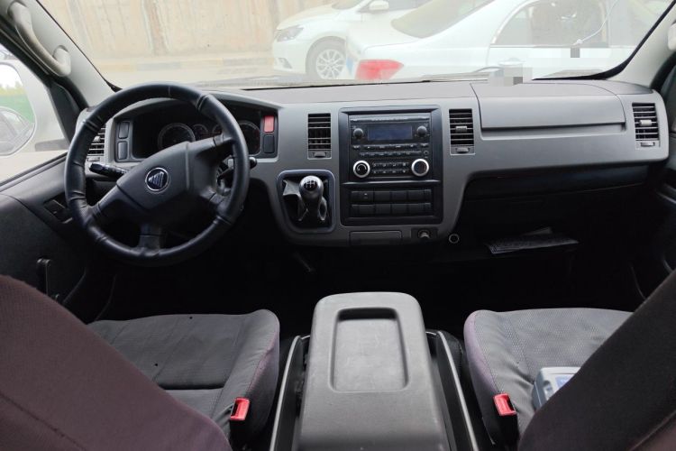 Used Foton Scenic G7 2017 2.0L Short-Wheelbase Commercial Van Flat Roof 6-Seater 4Q20M Center Console