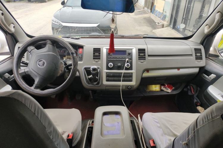 Used Foton Scenic G7 2017 2.0L Long-Wheelbase Commercial Van High Roof 2 Seats 4Q20M Center Console