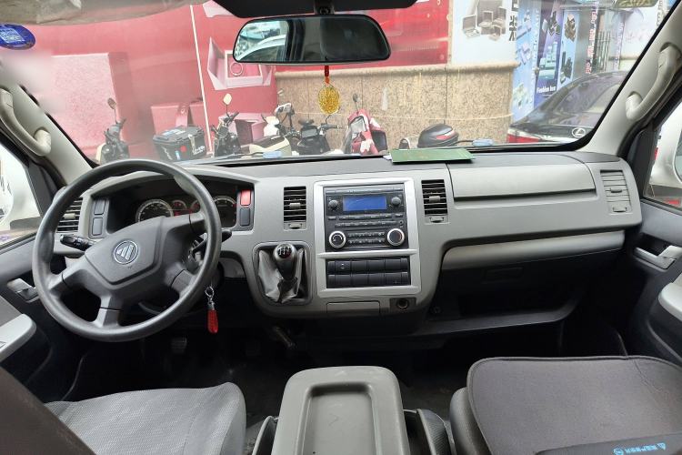 Used Foton Scenic G7 2017 2.0L Short-Wheelbase Commercial Van High Roof 6-Seater 4Q20M Center Console