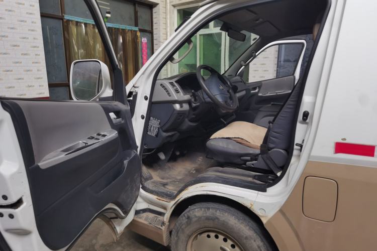 Used Foton Scenic G7 2017 2.0L Long-Wheelbase Commercial Van High Roof 2 Seats 4Q20M Driver Seat