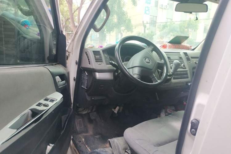 Used Foton Scenic G7 2017 2.0L Long-Wheelbase Commercial Van High Roof 2 Seats 4Q20M Driver Seat