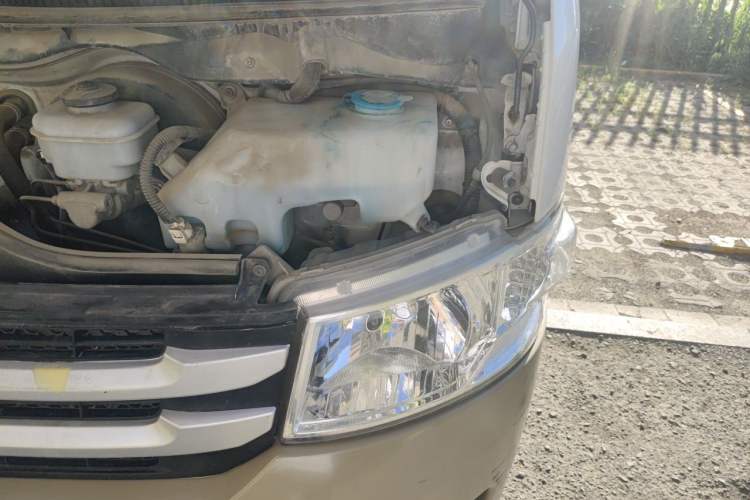 Used Foton Scenic G7 2017 2.0L Long-Wheelbase Commercial Van High Roof 6-Seater 4Q20M Engine Bay Left