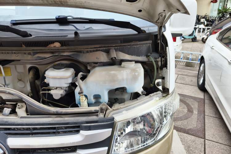 Used Foton Scenic G7 2017 2.0L Short-Wheelbase Commercial Van High Roof 6-Seater 4Q20M Engine Bay Left
