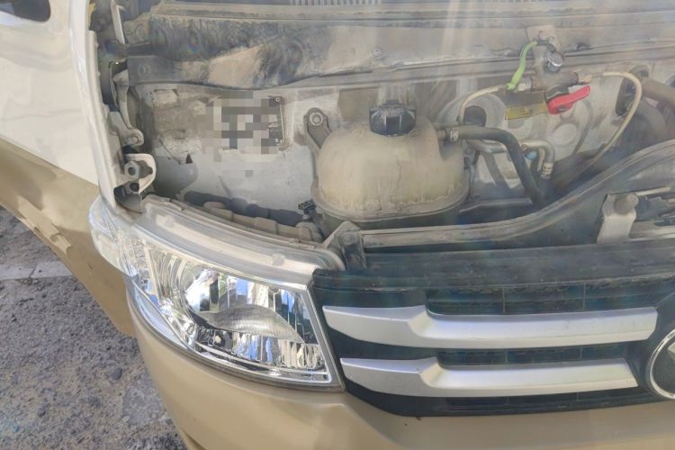 Used Foton Scenic G7 2017 2.0L Long-Wheelbase Commercial Van High Roof 6-Seater 4Q20M Engine Bay Right
