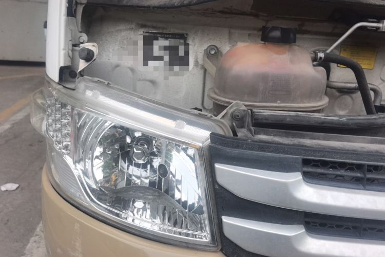 Used Foton Scenic G7 2017 2.0L Long-Wheelbase Commercial Van High Roof 6-Seater 4Q20M Engine Bay Right