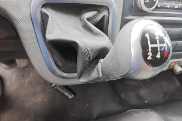 Used Foton Scenic G7 2017 2.0L Short-Wheelbase Commercial Van Flat Roof 6-Seater 4Q20M Gear Lever
