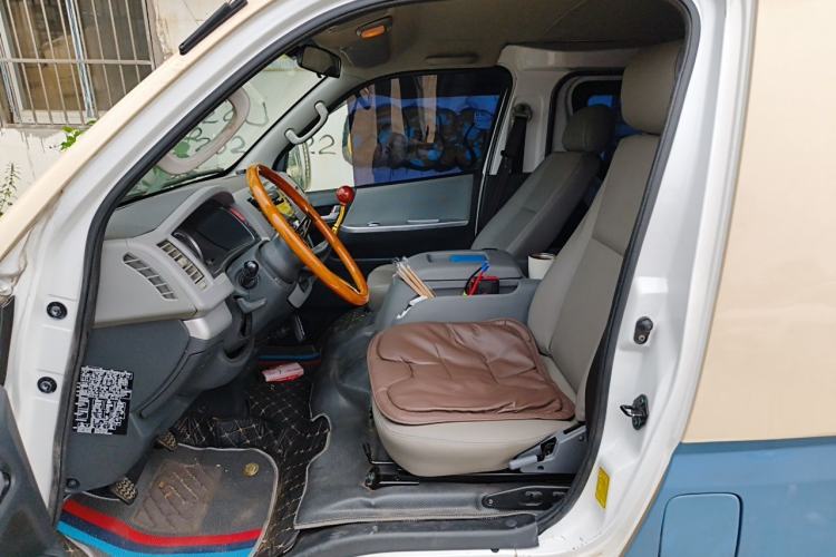 Used Foton Scenic G7 2017 2.0L Short-Wheelbase Commercial Van Flat Roof 6-Seater 4Q20M Left Front Seat