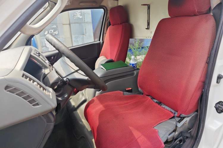 Used Foton Scenic G7 2017 2.0L Long-Wheelbase Commercial Van High Roof 2 Seats 4Q20M Left Front Seat