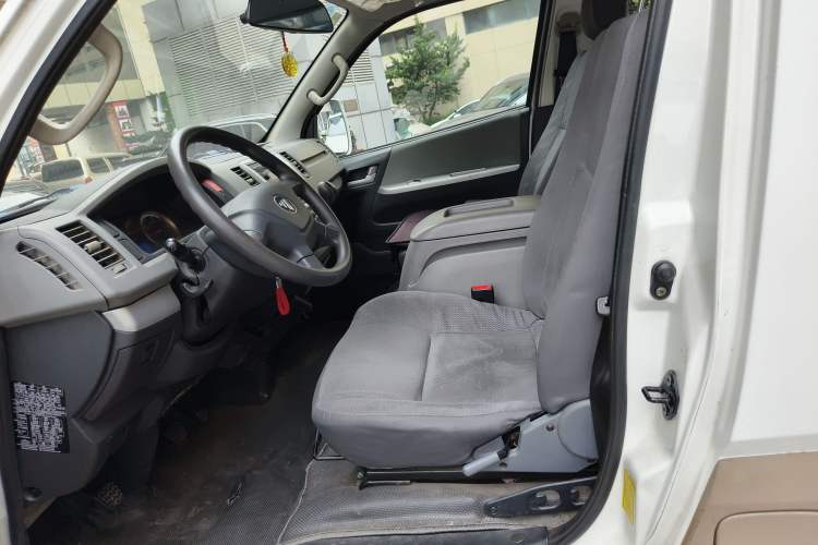 Used Foton Scenic G7 2017 2.0L Short-Wheelbase Commercial Van High Roof 6-Seater 4Q20M Left Front Seat